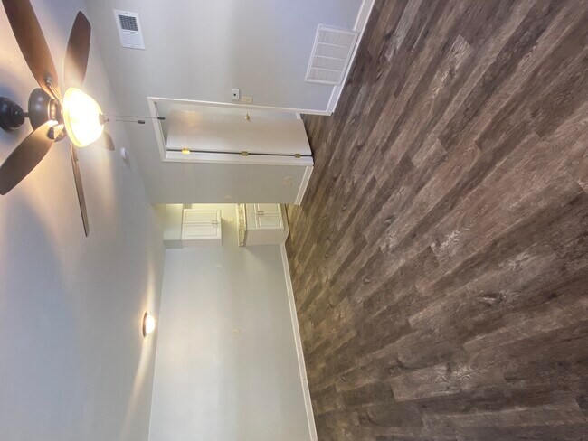 Foto del edificio - 1326 E 38th St