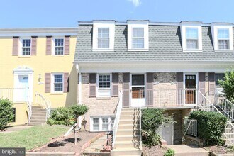 Building Photo - 14470 Cool Oak Ln