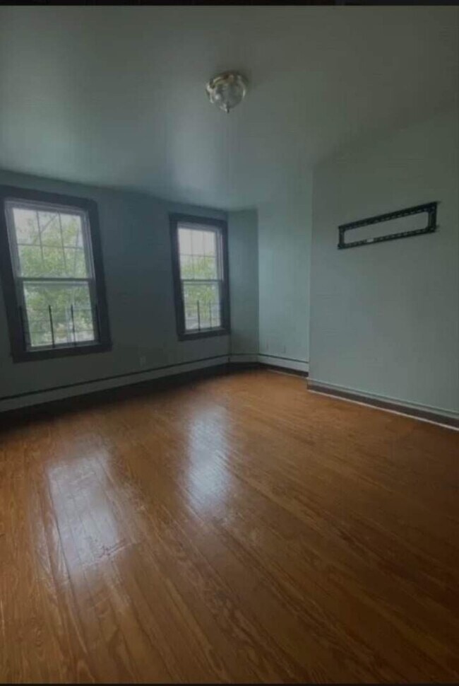 Building Photo - 82 Thorne St