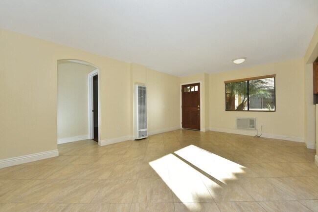 Building Photo - 10178 Camino Ruiz