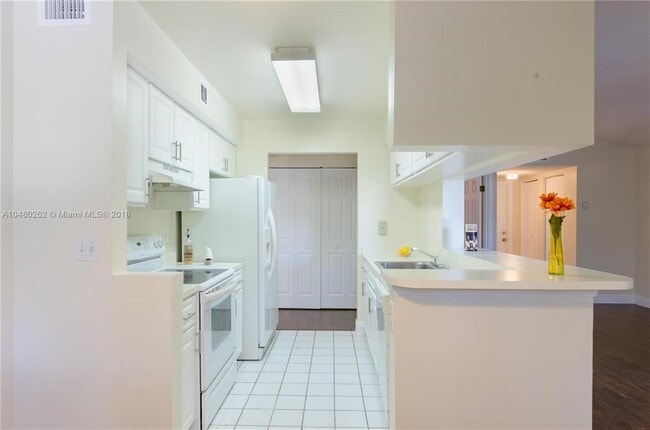 Foto del edificio - 9855 Westview Dr
