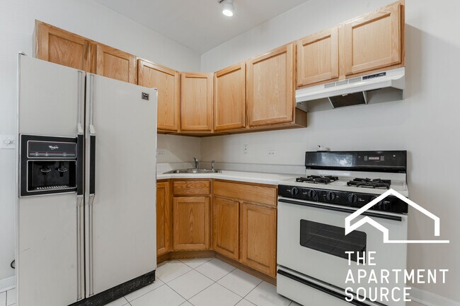 Foto del edificio - 2424 N Greenview Ave