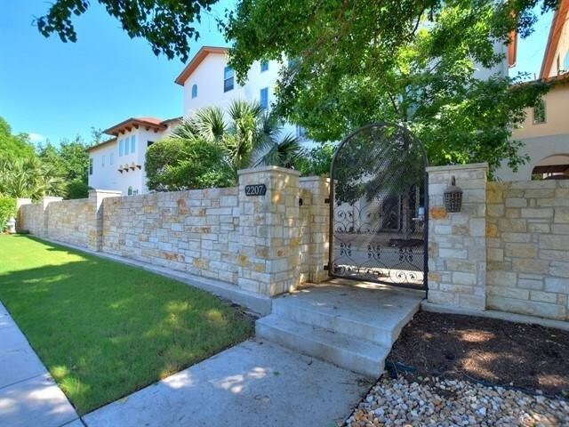 Primary Photo - 2207 Pasadena Dr