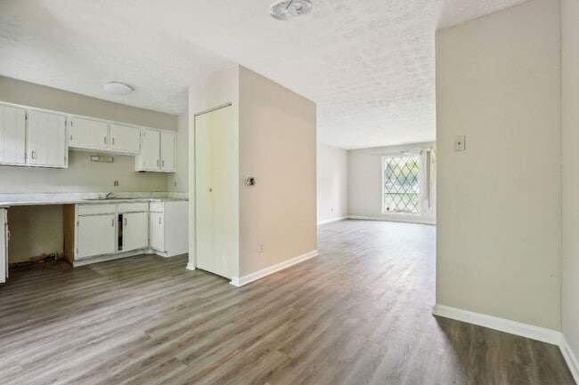 Building Photo - 3194 Abbeywood Dr