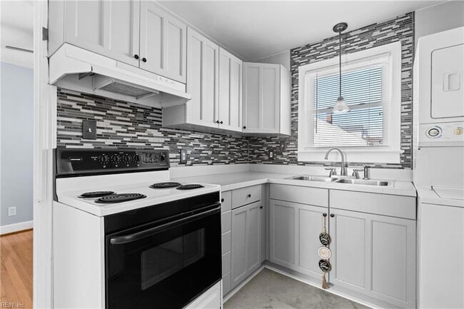 Building Photo - 1200 Little Bay Ave