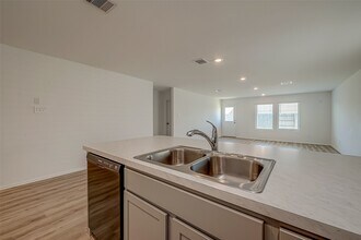 Building Photo - 18111 Robin Creek Dr