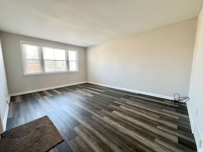 Building Photo - 106 Chester Pike