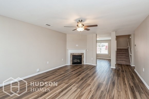 Foto del edificio - NOW AVAILABLE! - 2978 Tall Oaks Dr, Dallas...