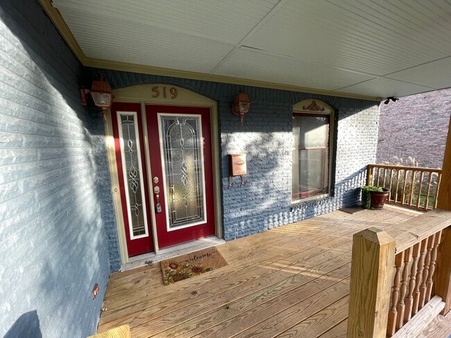 Building Photo - Charming 4 Bedroom Home in Downtown Shelbyville – Prime Location & Classic Comfort