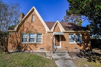 Building Photo - 609 Milwaukee St