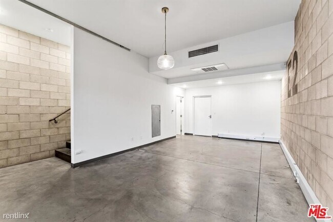 Foto del edificio - 6615 Melrose Ave