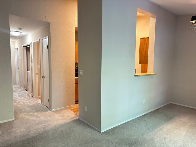 Building Photo - Move in Ready Condo in Dublin