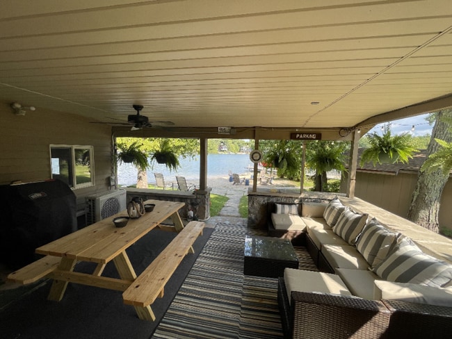 Foto del edificio - 7811 Hillside Dr