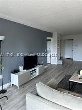 Foto del edificio - 3701 N Country Club Dr