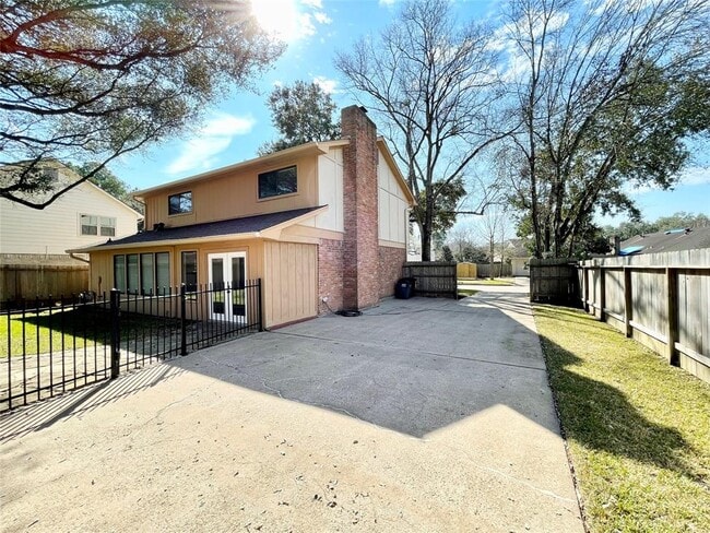 Building Photo - 15006 Elmont Dr