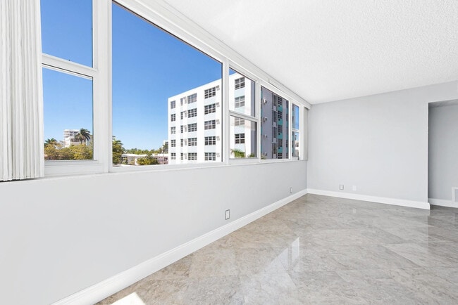Building Photo - 3003 Terramar St