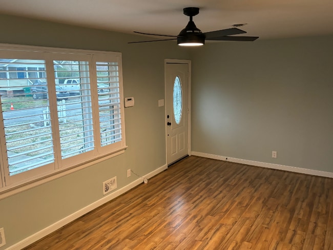 Building Photo - 5403 Bloomingdale Ave