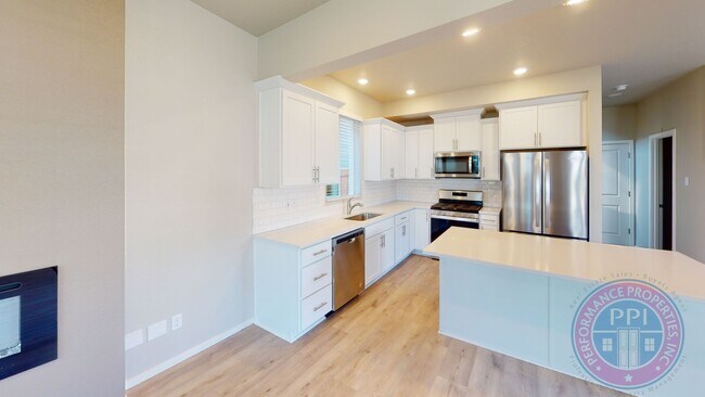 Foto del edificio - New Construction, Stylish Floorplan & Amen...