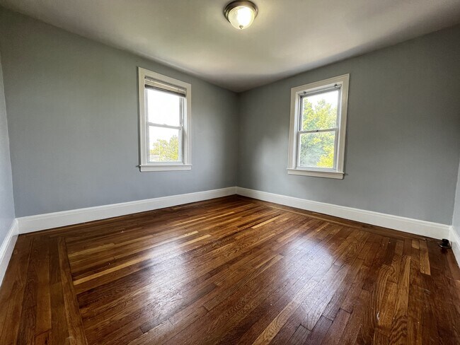 Bedroom 1 - 82 Roanoke St