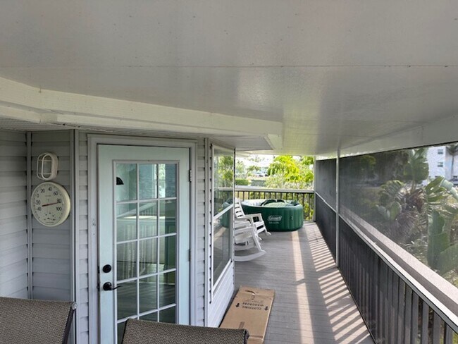 Building Photo - Water Front Home