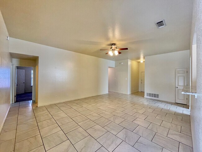 Building Photo - $500 Off 1st Month!  Viewable February 8th...