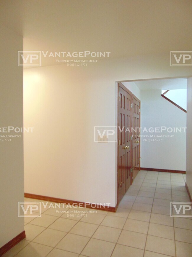 Building Photo - 2043 River Point Ct