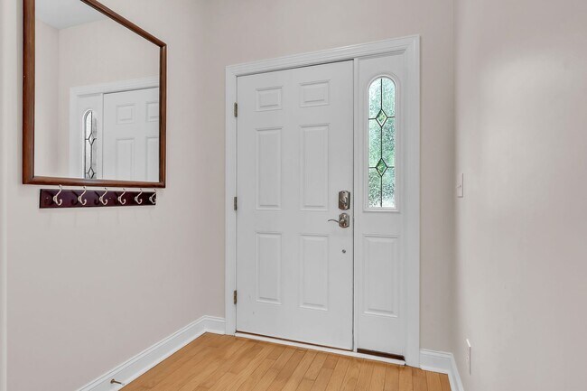 Foto del edificio - 210 Raven Ridge Ct