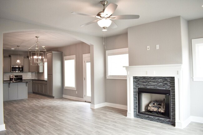 Foto del edificio - 4 Bedroom 3.5 Bathroom Home in the heart of Fayetteville, AR!!