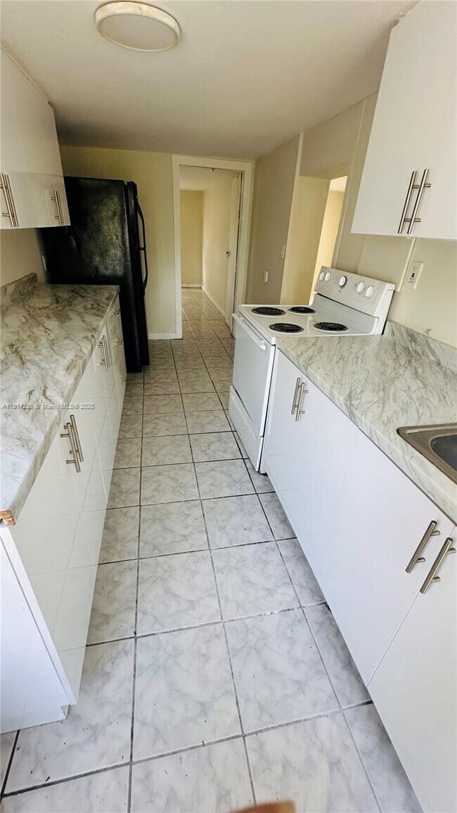 Foto del edificio - 2250 NE 136th St