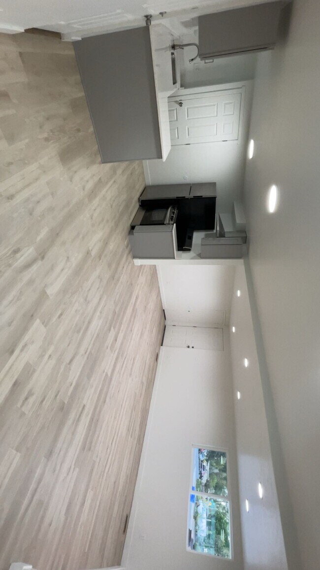 Foto del edificio - 445 E Fort Union Blvd