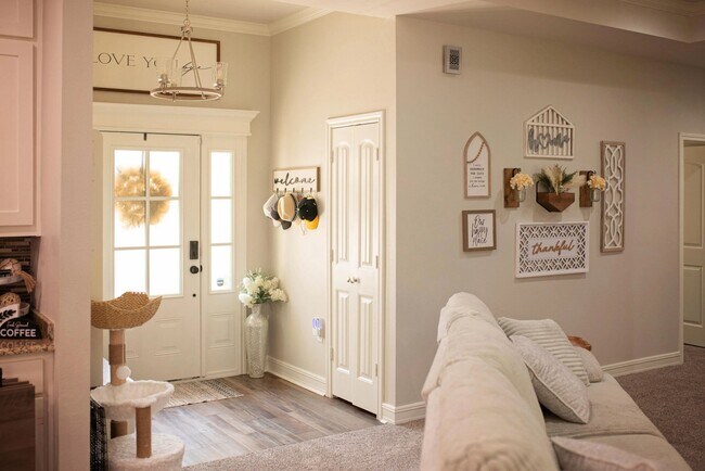 Foto del edificio - 15994 Maple Ln