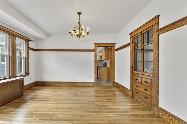 Building Photo - 37 Warren Ave