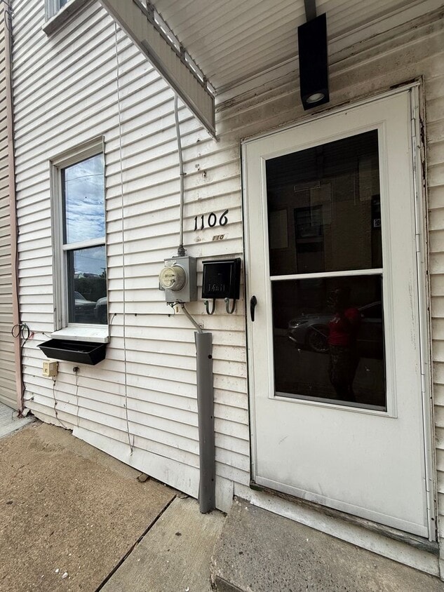Photo - 1106 Langtry St.