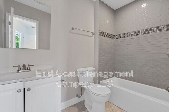 Building Photo - 1646 E Baltimore St