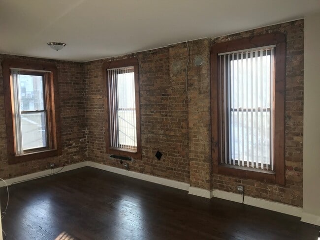 Building Photo - 1447 W 17th St