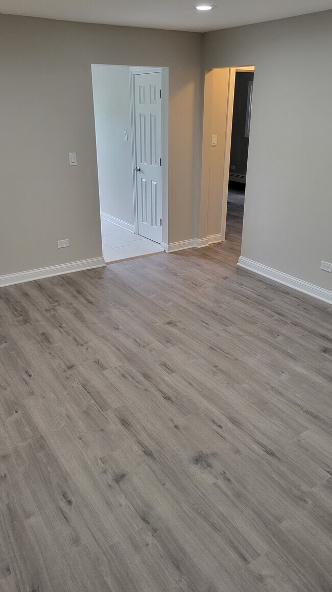 Building Photo - 9850 El Cameno Ln