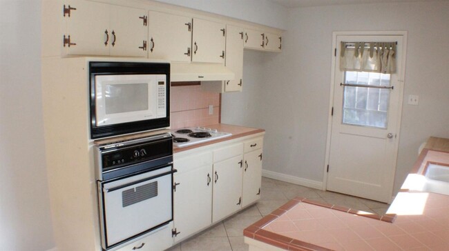 Foto del edificio - Great Central Fresno 3 bedroom, 2 bath home!