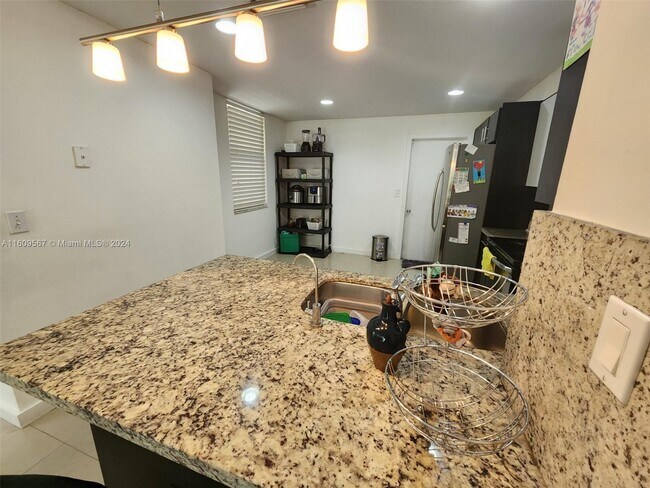 Building Photo - 1588 Barcelona Way