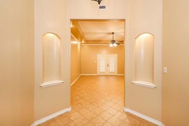 Building Photo - 2048 Buenos Aires Dr