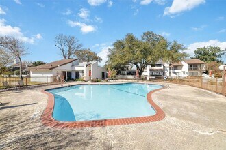 Building Photo - 7655 S Braeswood Blvd