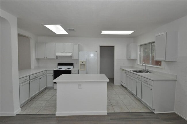 Foto del edificio - 1116 Porterfield Dr