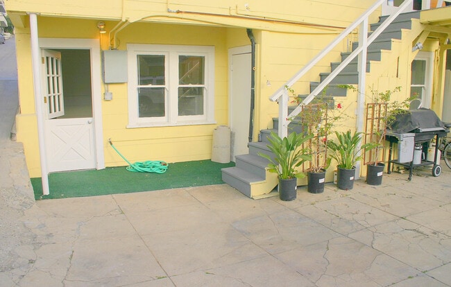 Building Photo - 4209 Ocean Dr