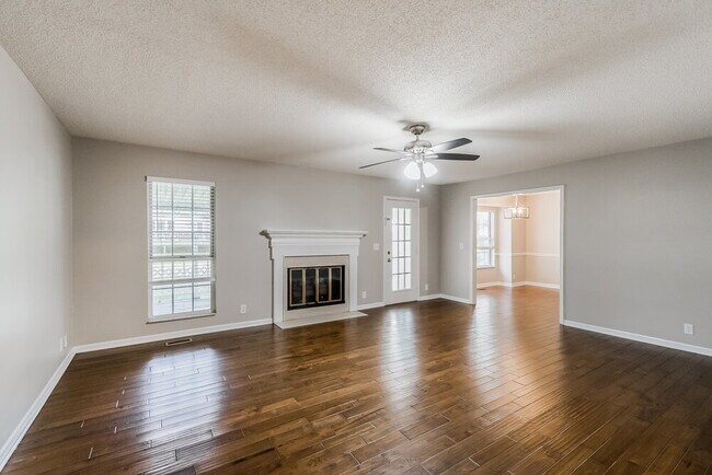 Building Photo - 3933 Hillshire Dr
