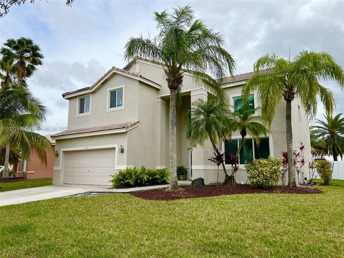 Primary Photo - 1225 Falls Blvd