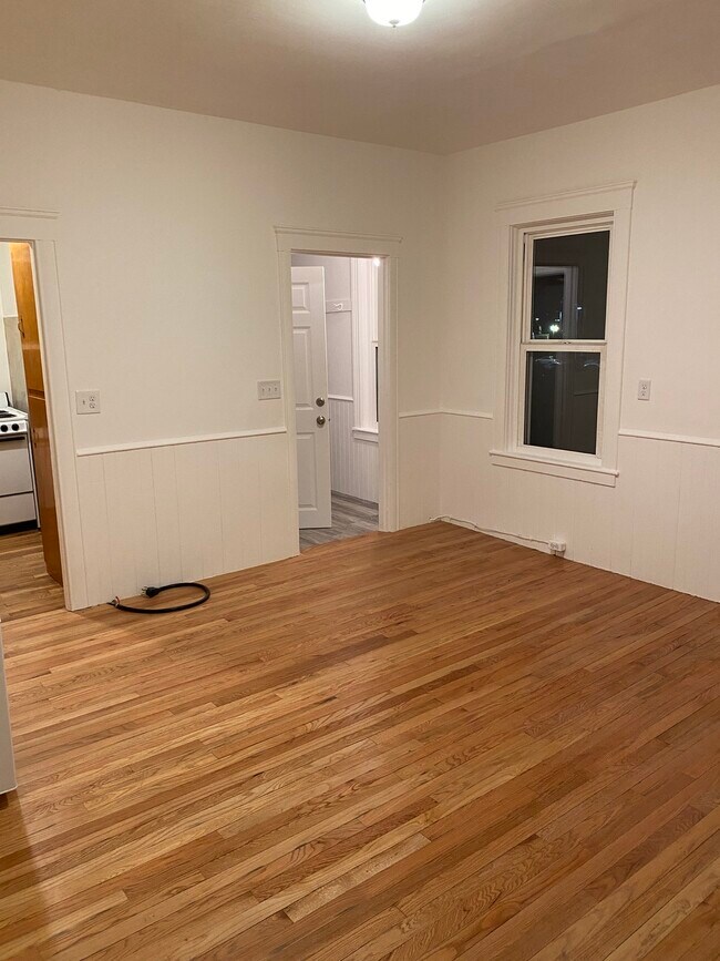 Building Photo - 34 Kilburn Street, Unit 3