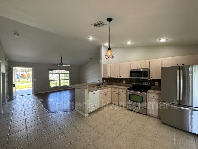 Foto del edificio - 3928 Champagne Ave
