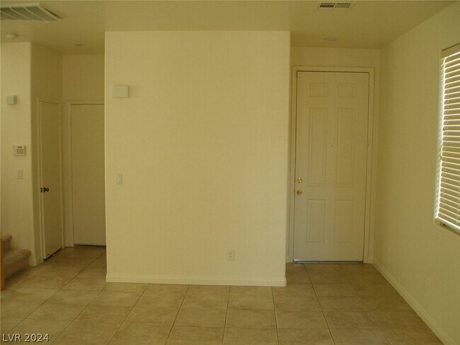 Foto del edificio - 11245 Sandrone Ave