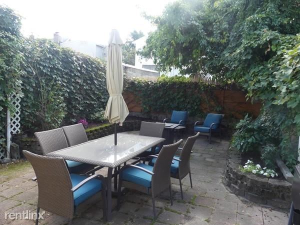 Building Photo - 4 br, 1 bath House - 40 Otis St # 2
