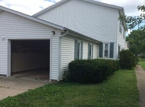 Building Photo - 706 Crescent Dr