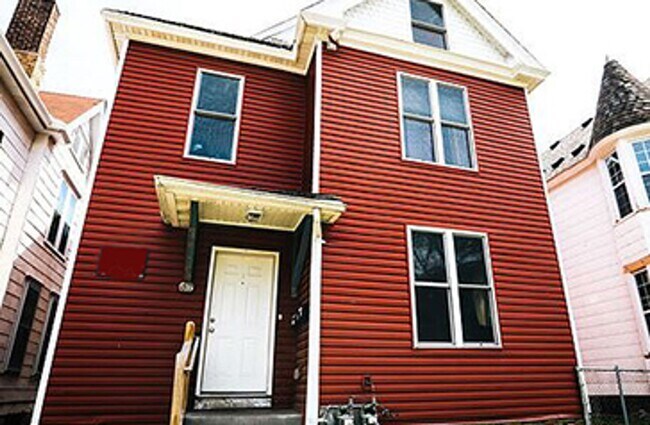 Building Photo - 516 12th Ave SE